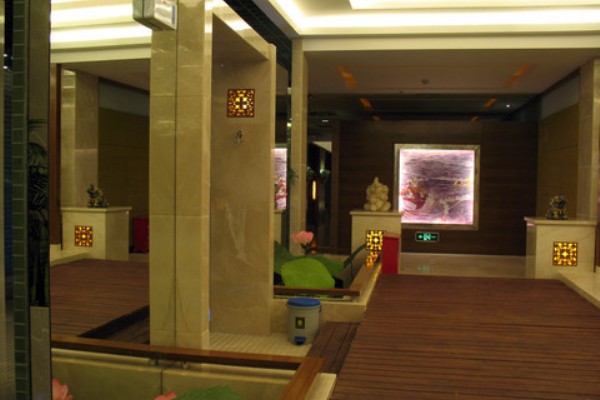 晚来南湖品茶，养生休闲两不误