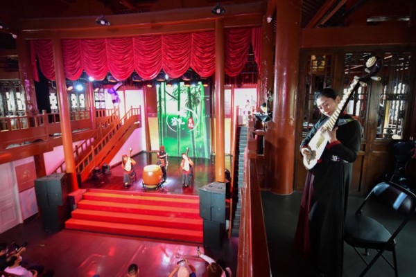 成都悠闲时光：品茗阅读两不误